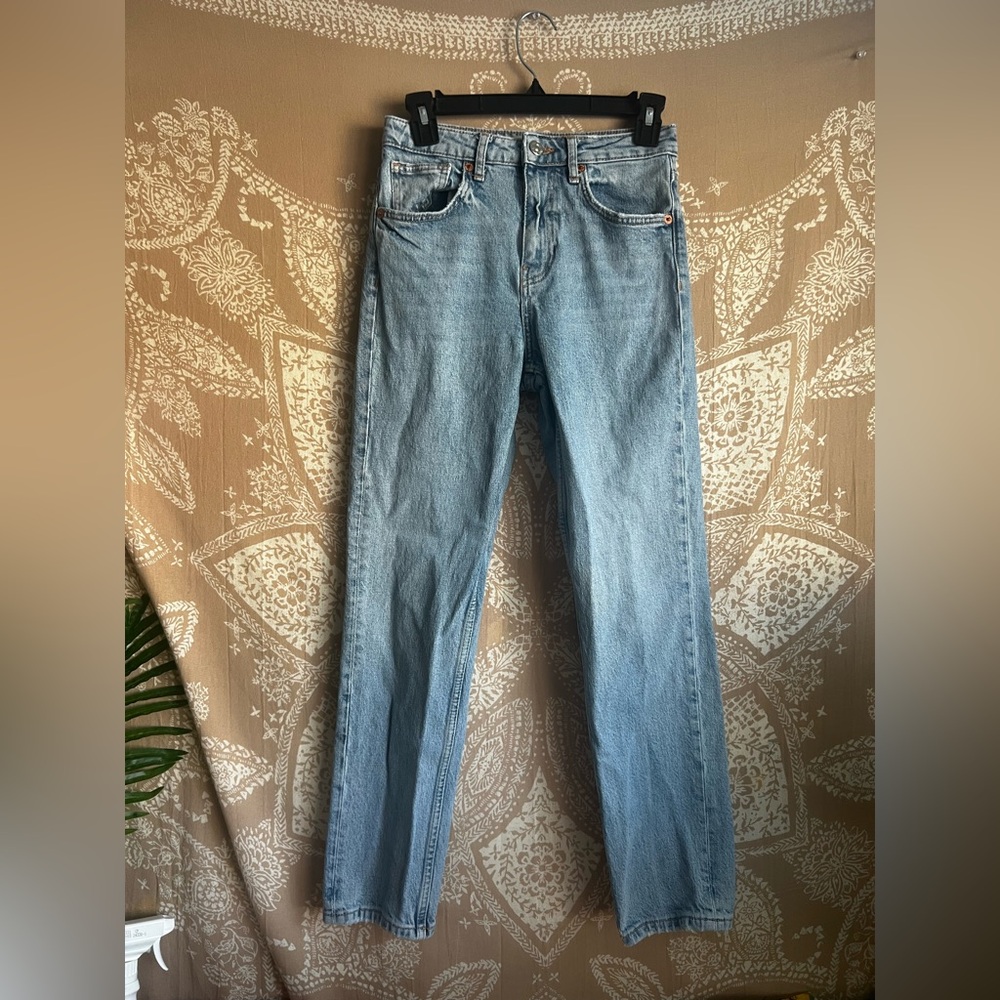Zara Women’s Size 2 Straight Leg Jeans